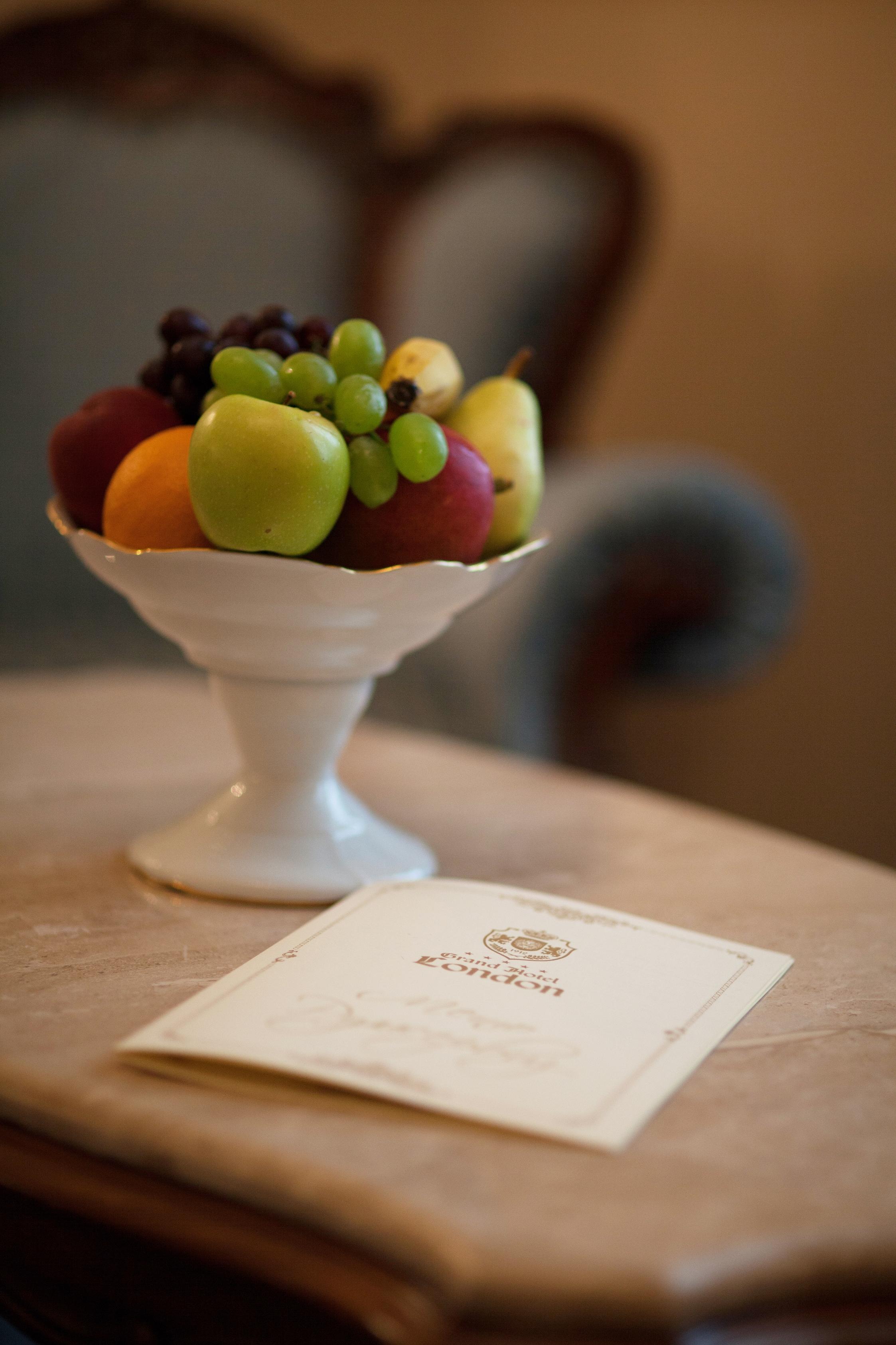 Grand Hotel London Varna Exteriér fotografie Fruit bowl