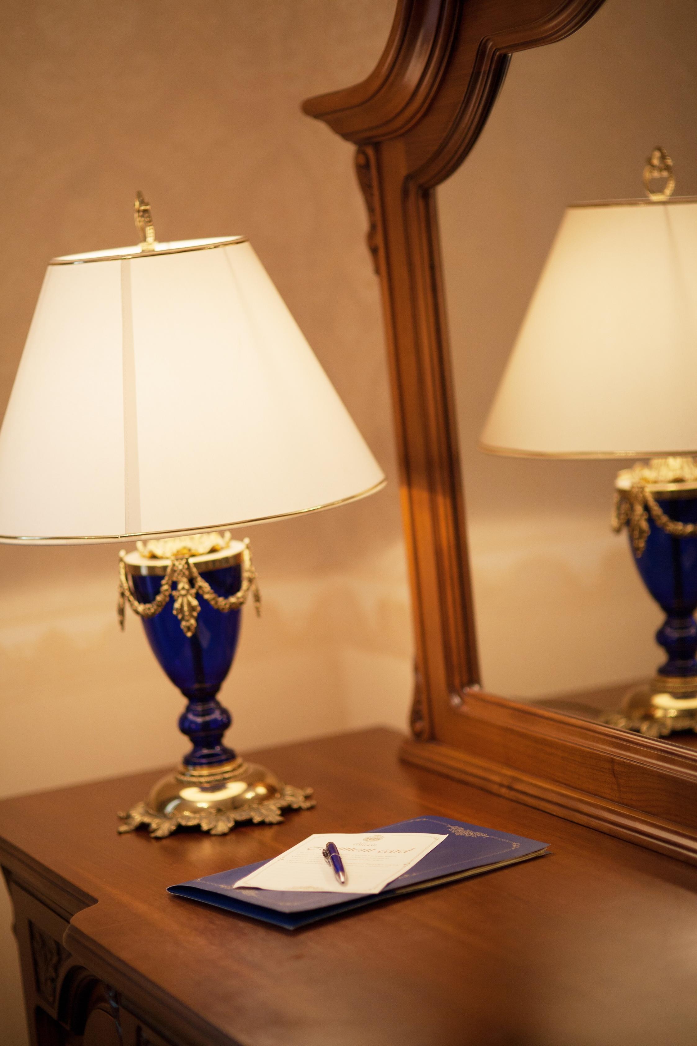 Grand Hotel London Varna Exteriér fotografie A table lamp