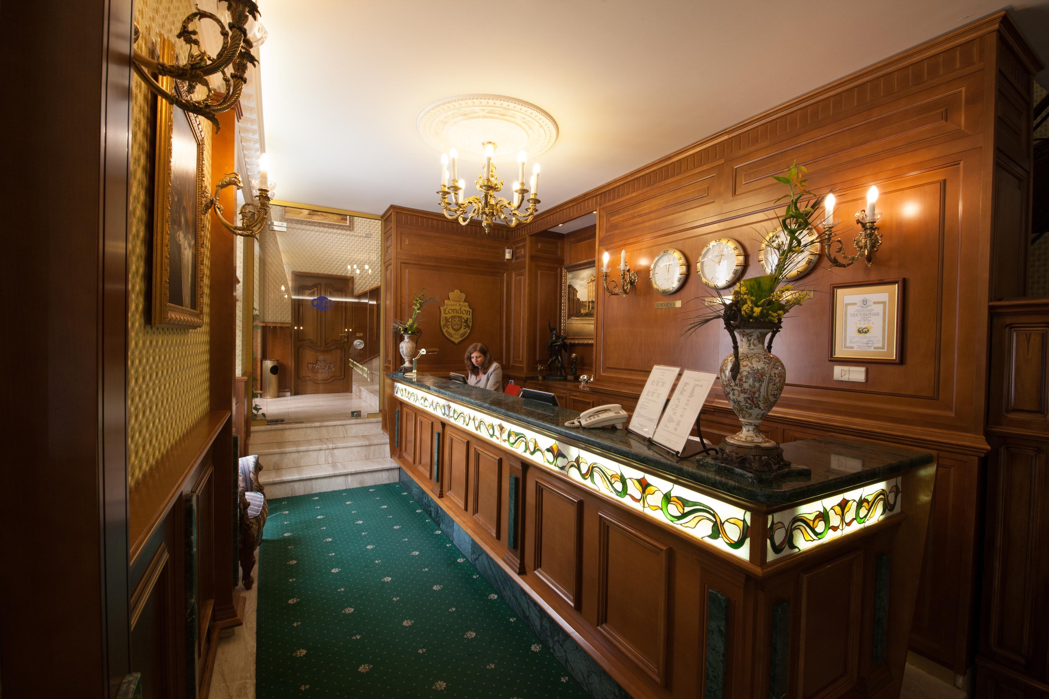 Grand Hotel London Varna Exteriér fotografie Reception