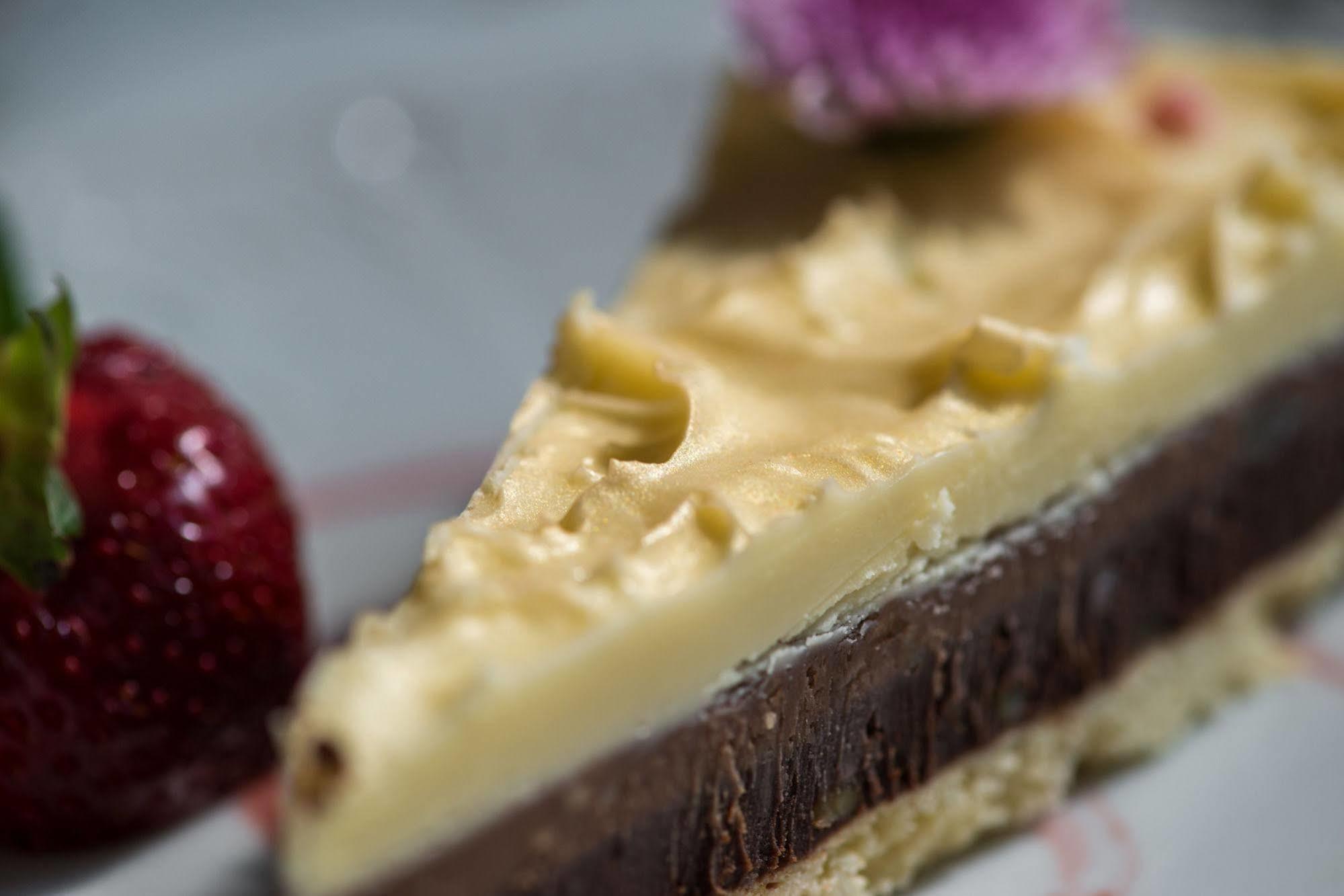 Grand Hotel London Varna Exteriér fotografie A slice of chocolate and fig cake