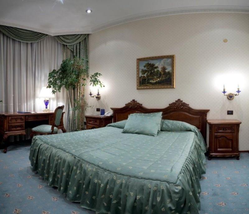 Grand Hotel London Varna Pokoj fotografie A bedroom