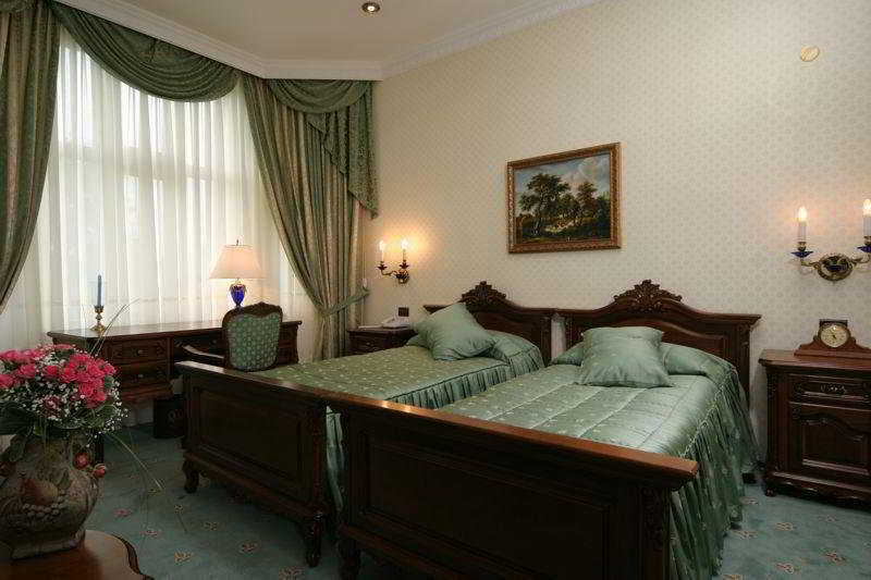 Grand Hotel London Varna Exteriér fotografie A room at the hotel